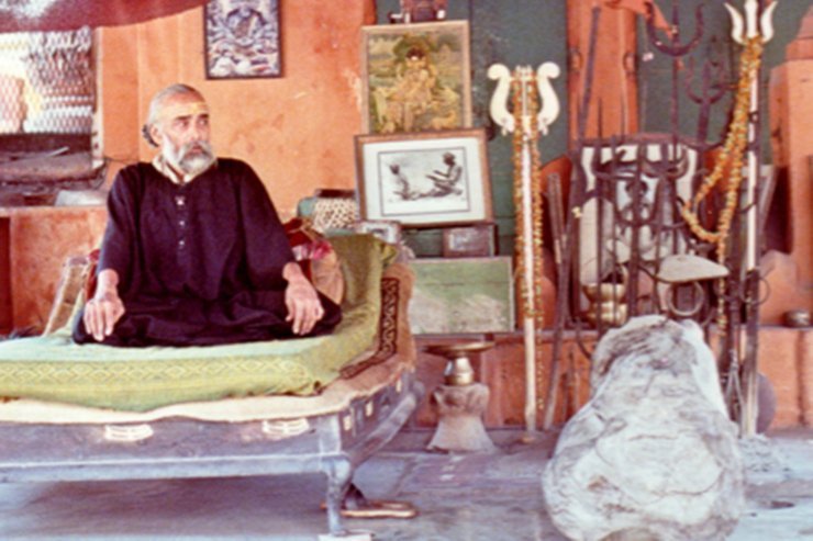 Hindu Pir Amar Puri on gadi of Datt Akhara