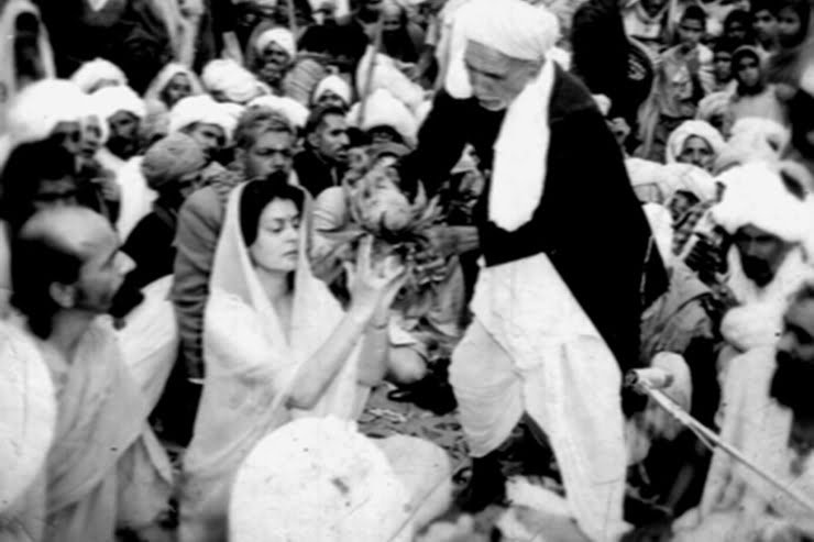 gayatri devi performs shiva shakti yajna with Hari Puri Maharaj