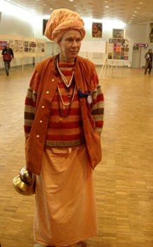 Yamuna Giri Ji pays a surprise visit